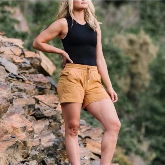 Zyia Dark Khaki Canyon Shorts - Picture 2 of 10